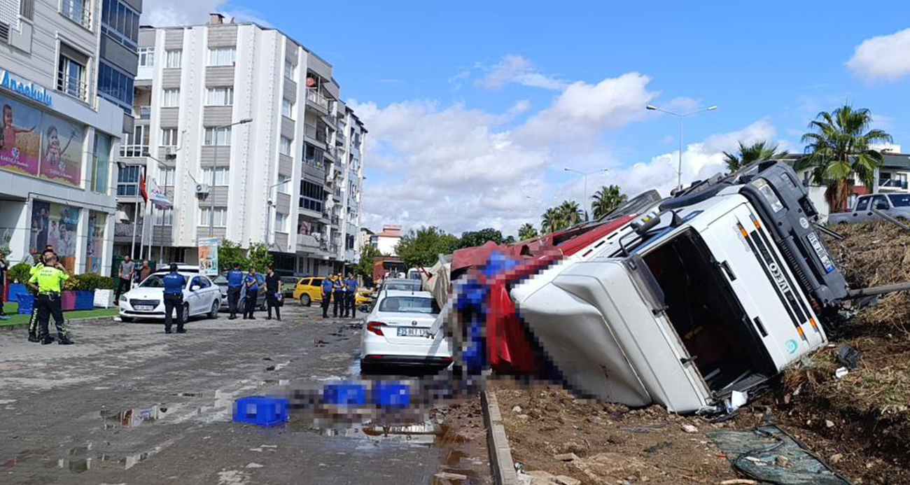 İzmir’de kontrolden çıkan tır yan yola uçtu: 2 araç ezildi