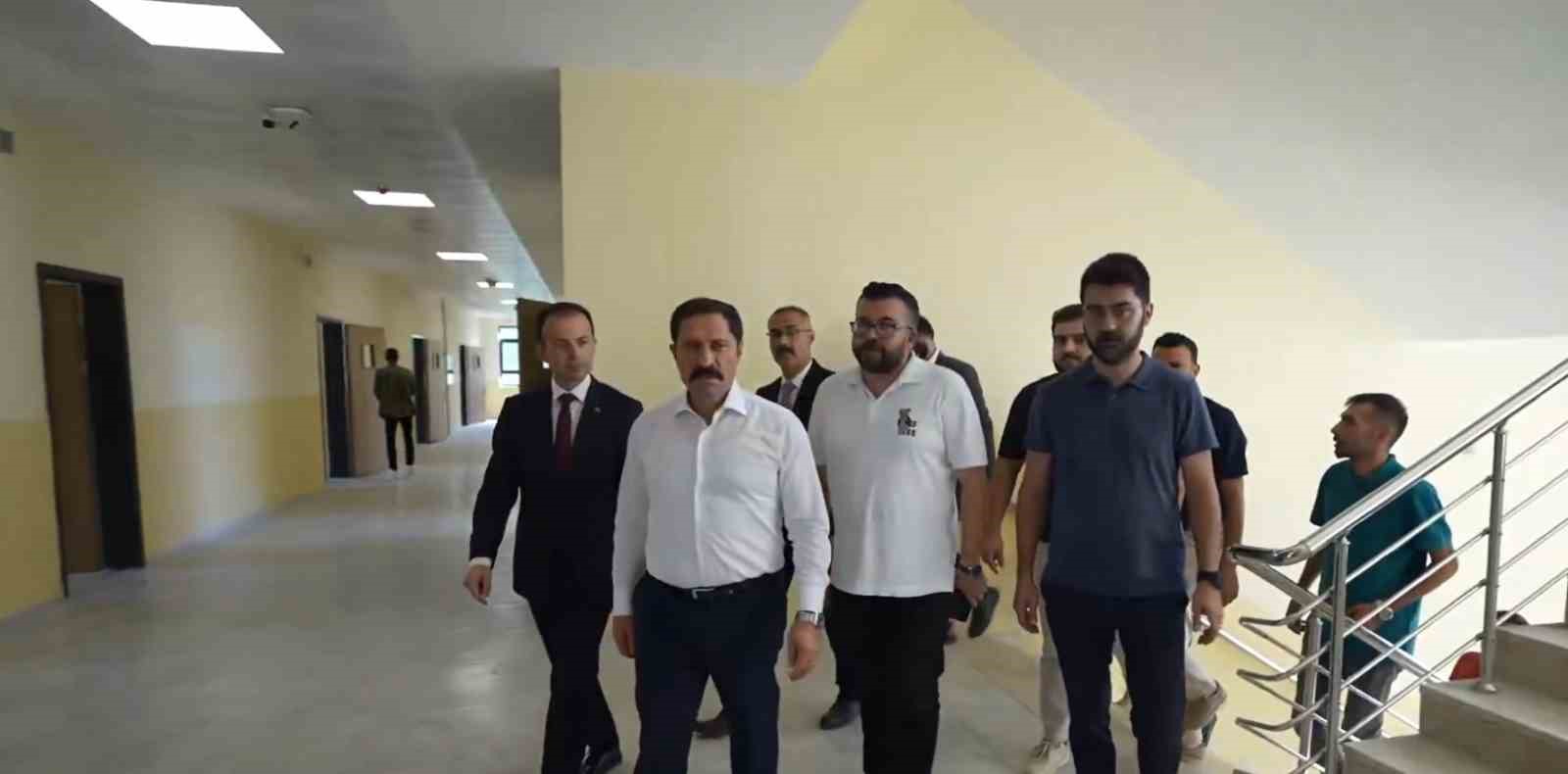 Payas’ta 2 okulun inşaatında sona gelindi