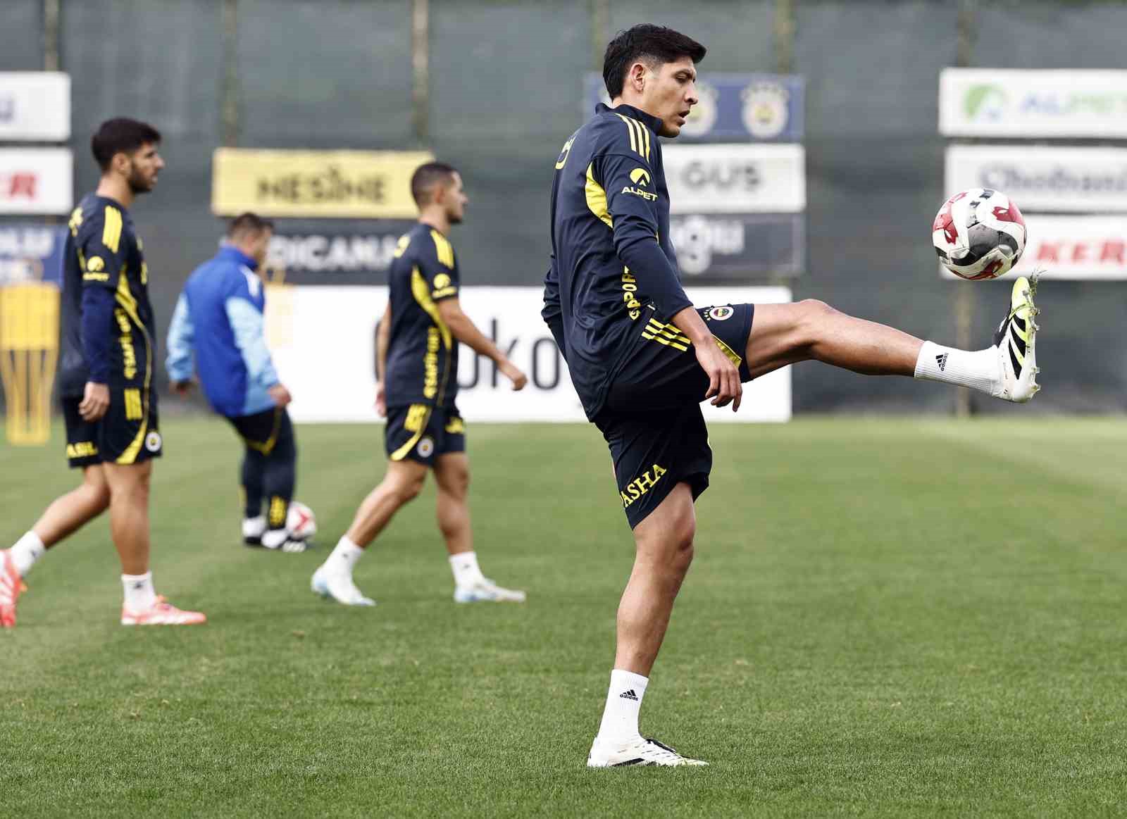 Jhon Duran, bireysel saha çalışmalarına başladı