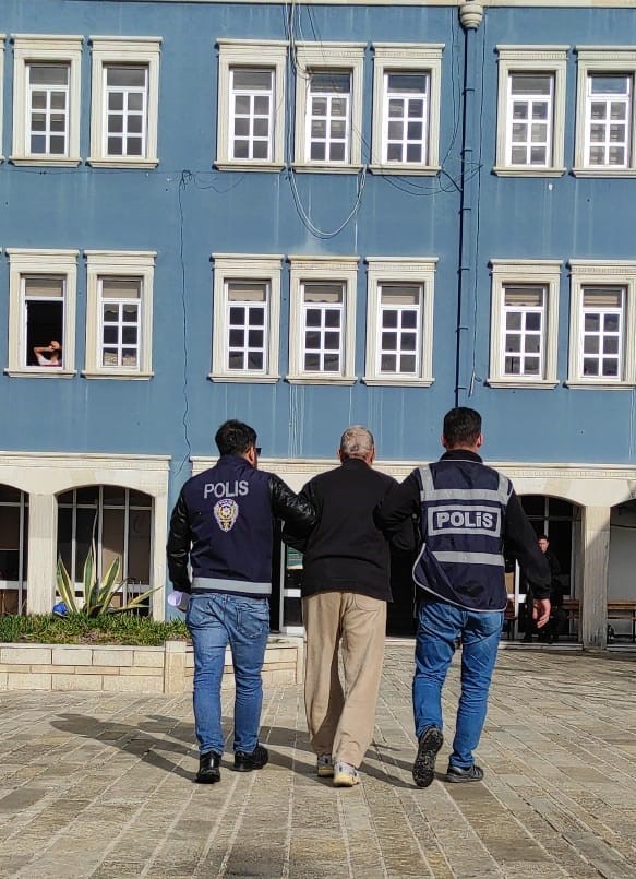 Cinsel istismar suçlusu Foça’da yakalandı