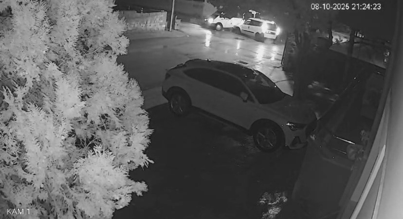 Minibüsle hafif ticari aracın çarpıştığı kaza kamerada