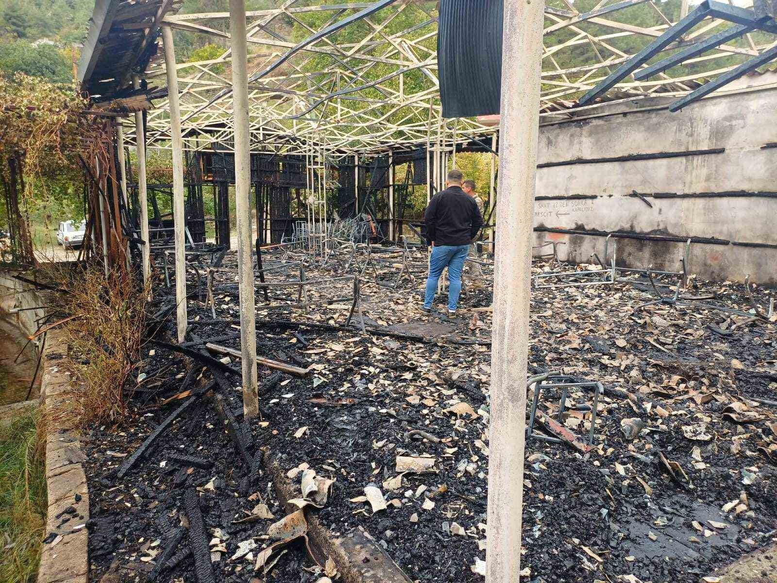 Osmaniye’de ahşap alabalık tesisi alevlere teslim oldu