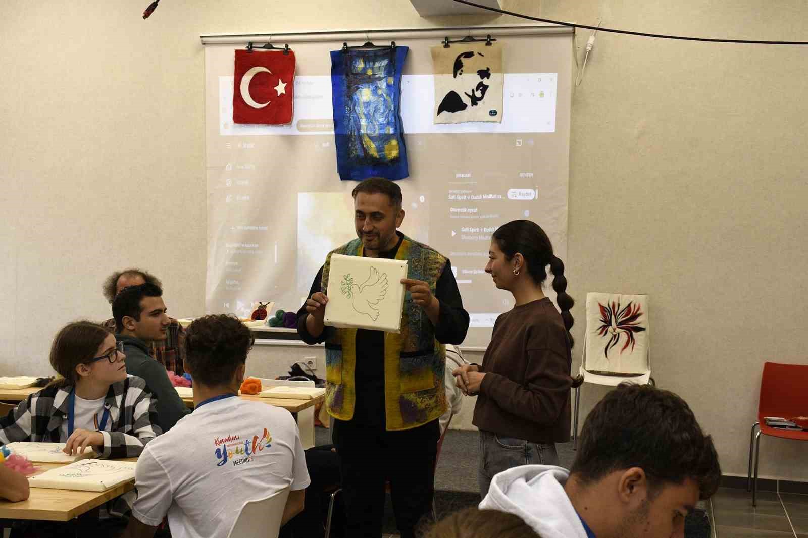 Gençlik Toplantısı Keçe Atölyesi’yle renkli anlara sahne oldu