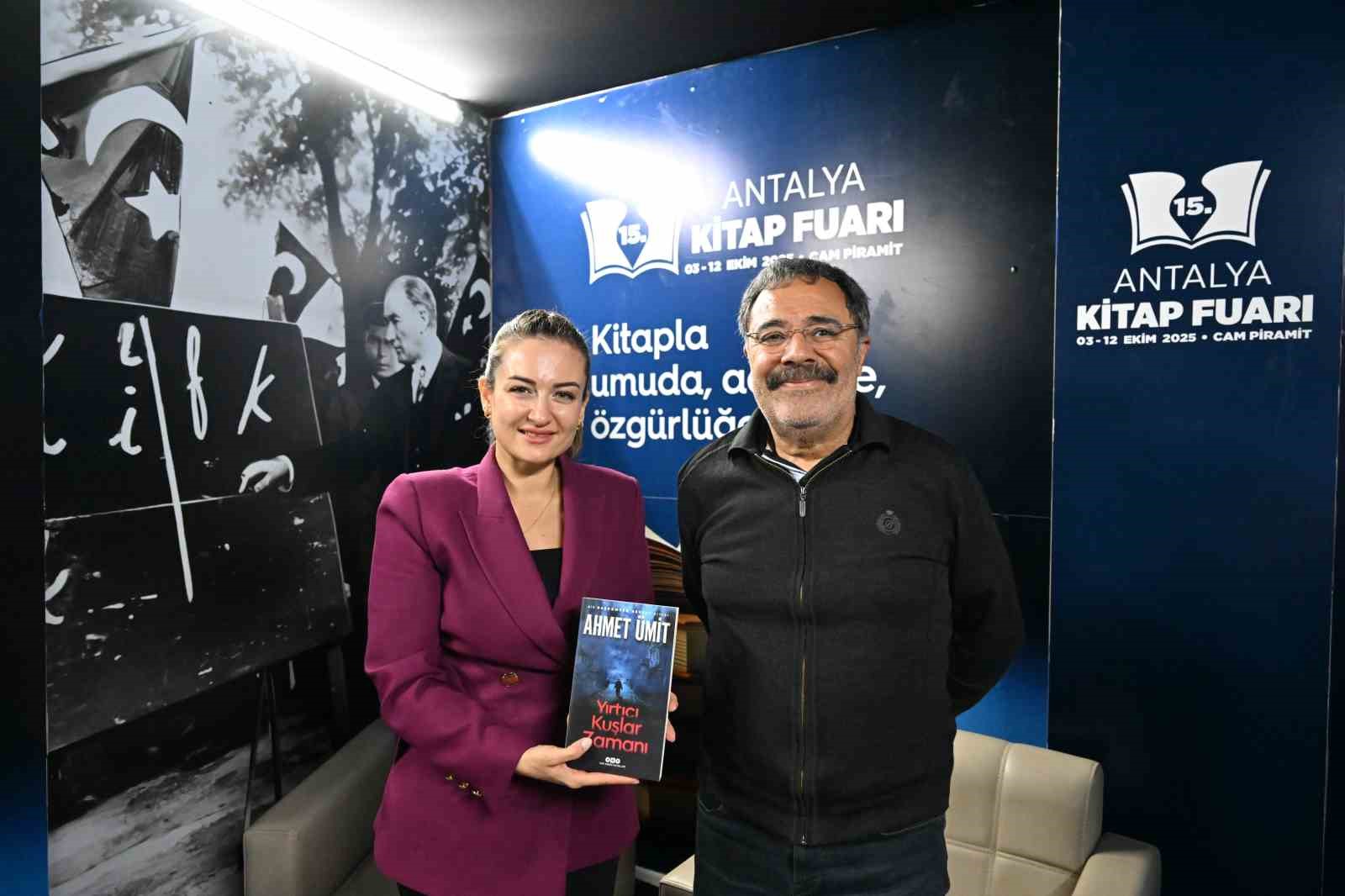 Ahmet Ümit Antalya Kitap Fuarı’nda okurlarıyla buluştu