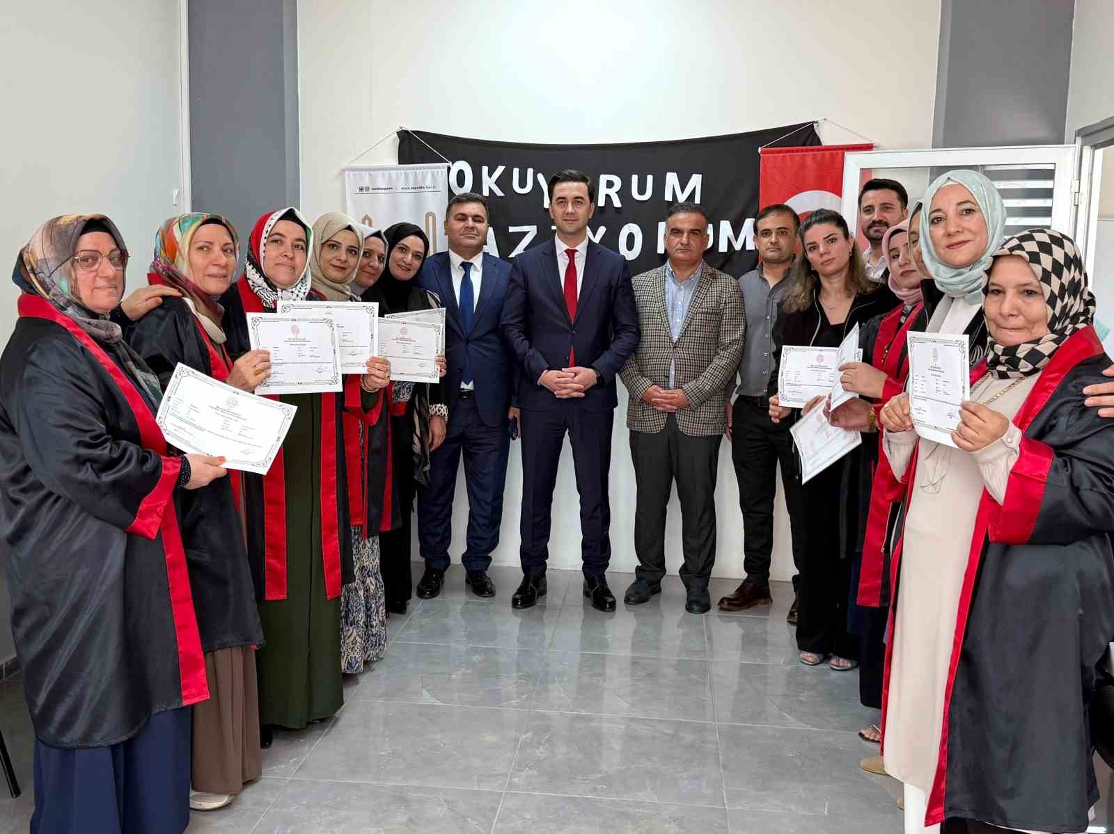 Midyat’ta okuma yazma kursunu tamamlayan kursiyerlere sertifika verildi