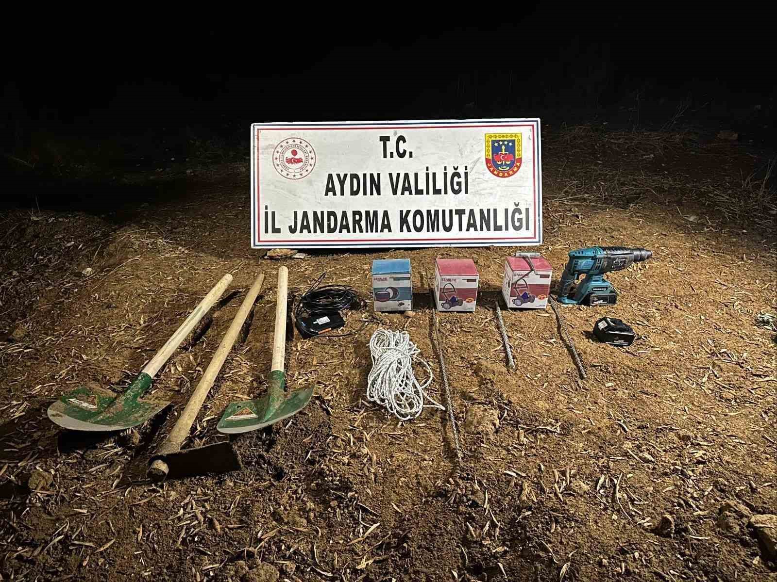 Didim’de kaçak kazı operasyonu: 4 şüpheli suçüstü yakalandı