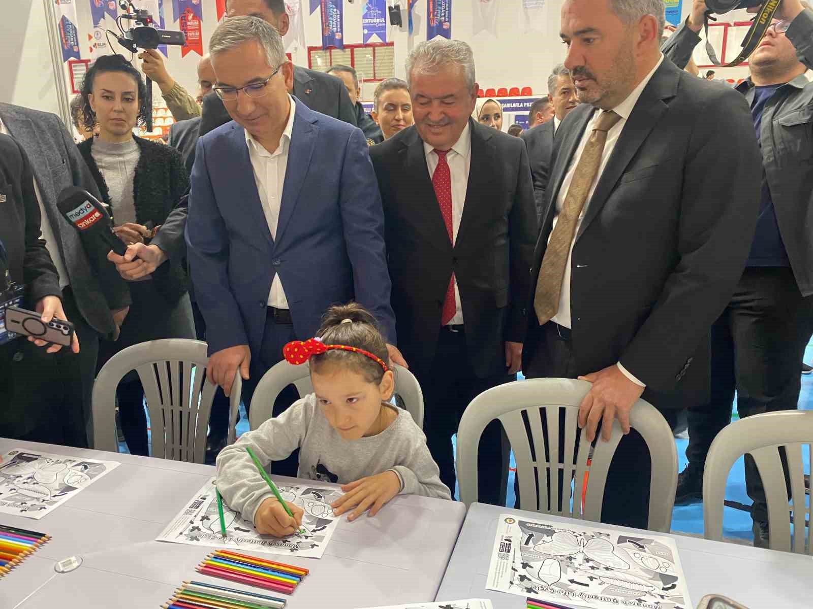 Pursaklar’da 2. Bilim Şenliği öğrencilerin keşfederek öğrenmesini sağlıyor