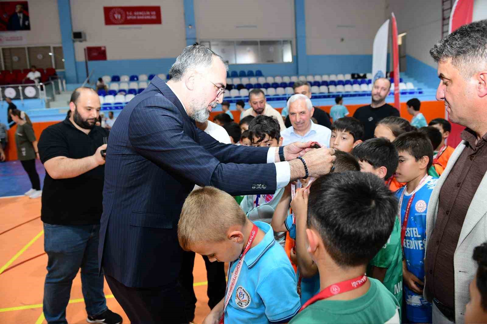 kestel-belediyesi-nden-genc-sporculara-cifte-destek