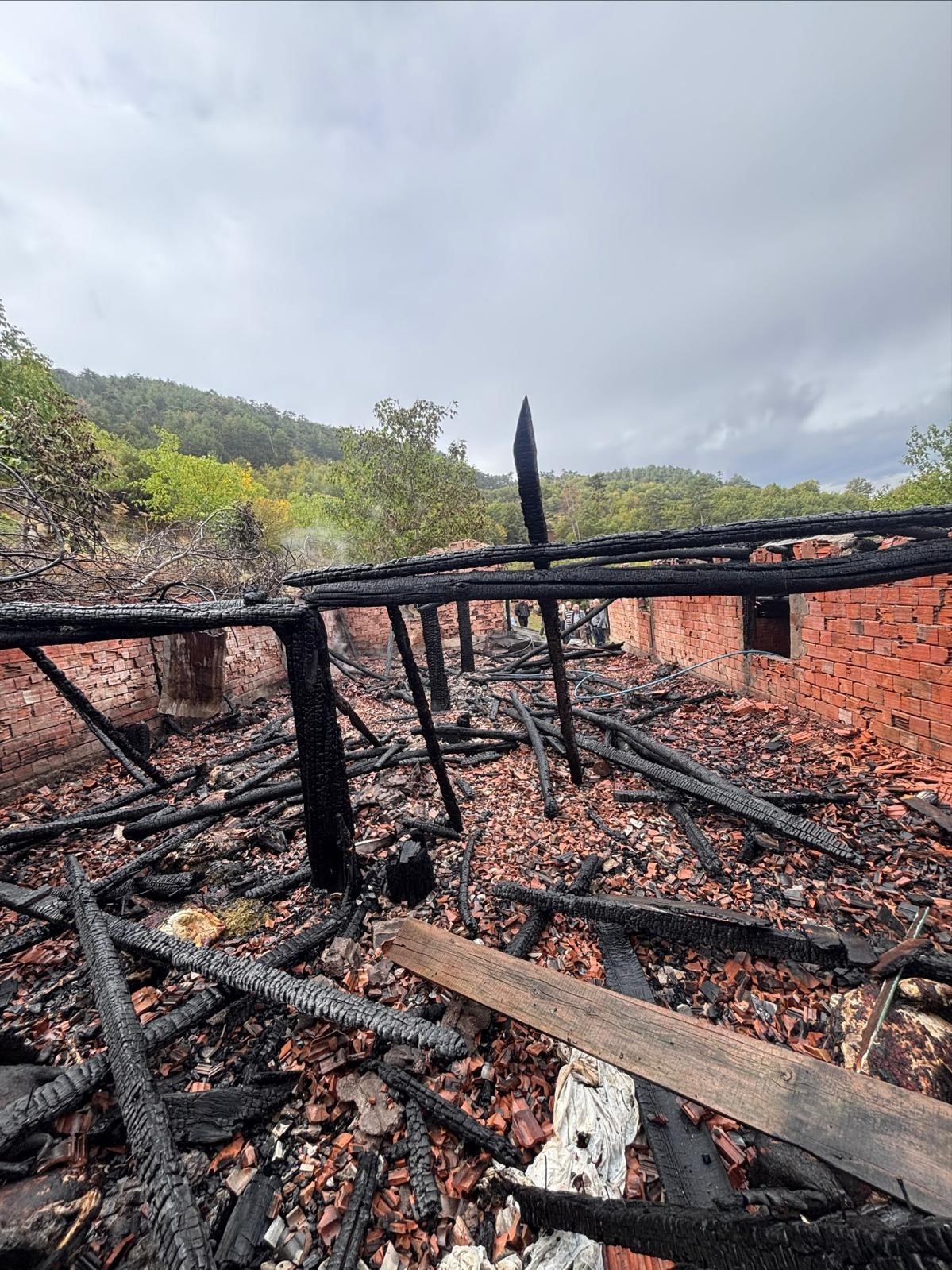 Çorum’da yanan ahırdaki 30 küçükbaş hayvan telef oldu