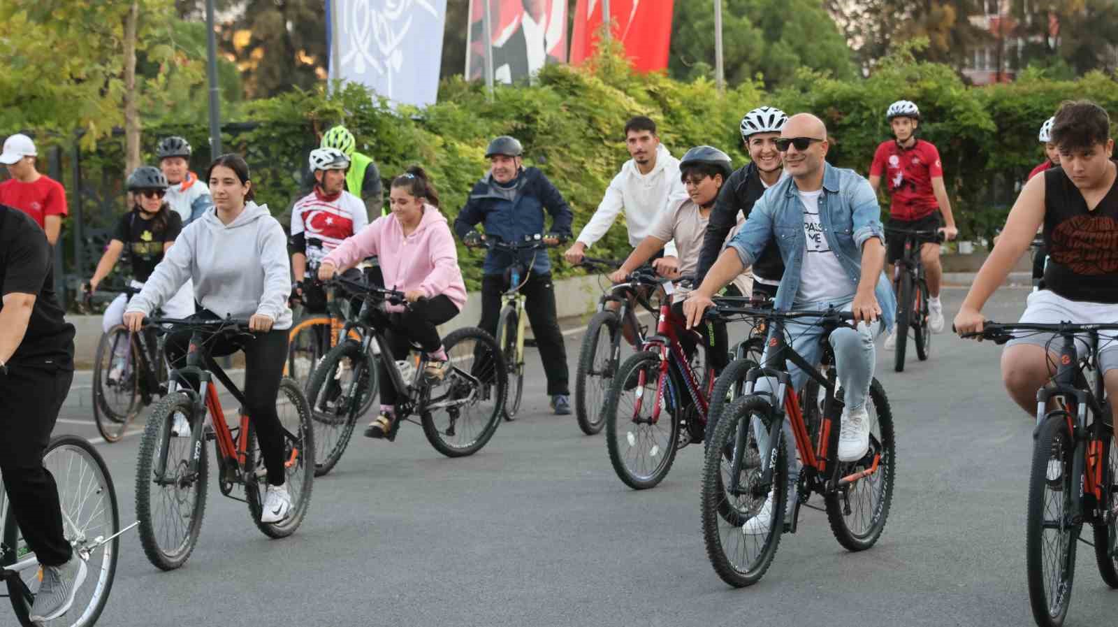 Bisiklet turuyla sağlıklı yaşam ve spor kültürüne dikkat çektiler