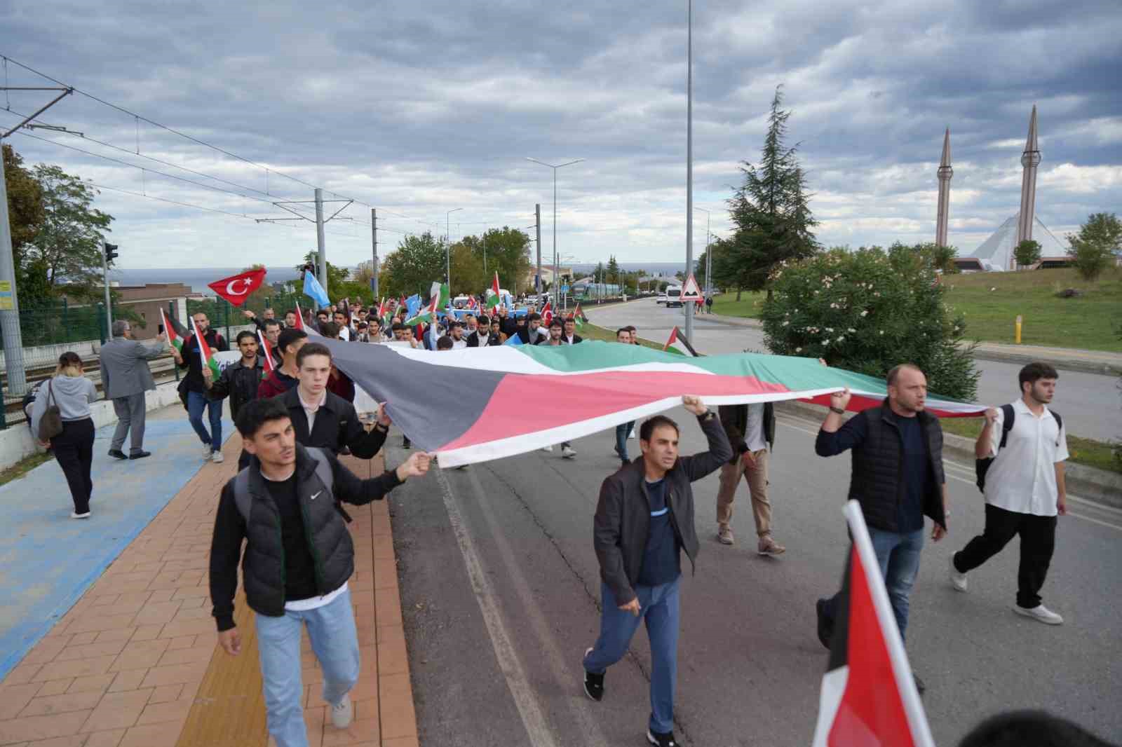 Üniversite öğrencileri Filistin için yürüdü: 