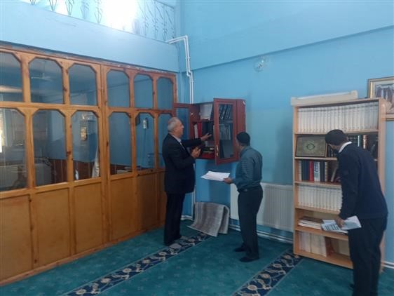 Hakkari’deki camilerde kitaplık çalışması tamamlandı