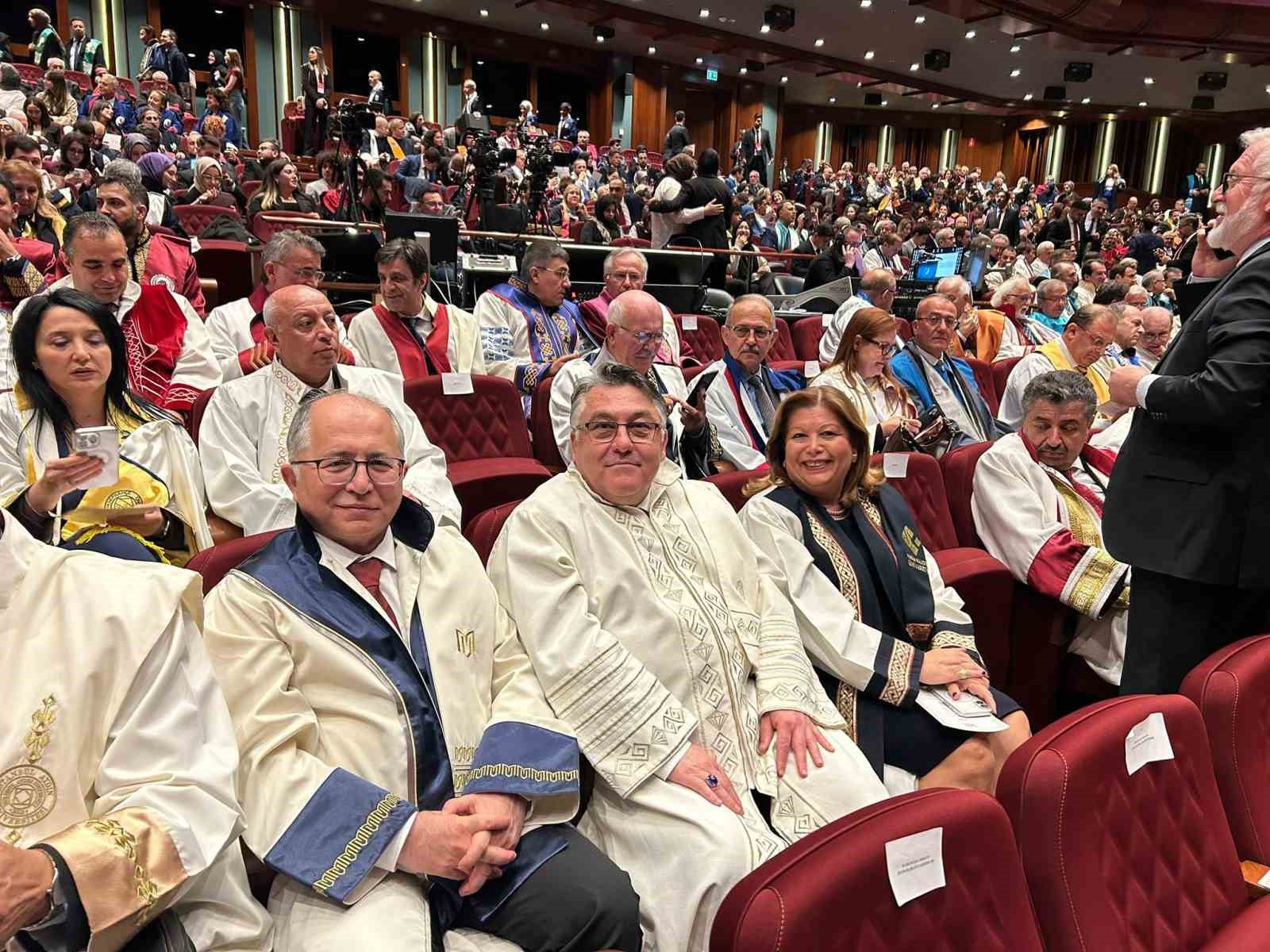 Rektör Özölçer Cumhurbaşkanlığı Külliyesinde gerçekleşen 2025-2026 Akademik Yılı açılış törenine katıldı