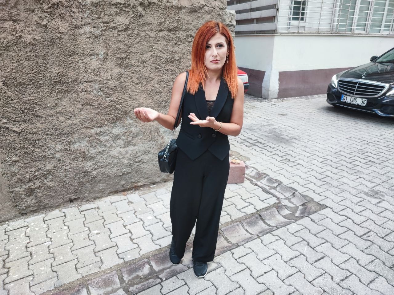 Adana Belediyesi’ne ait otobüsün sefer yaparken sürekli arızalanmasına yöre sakinlerinden tepki