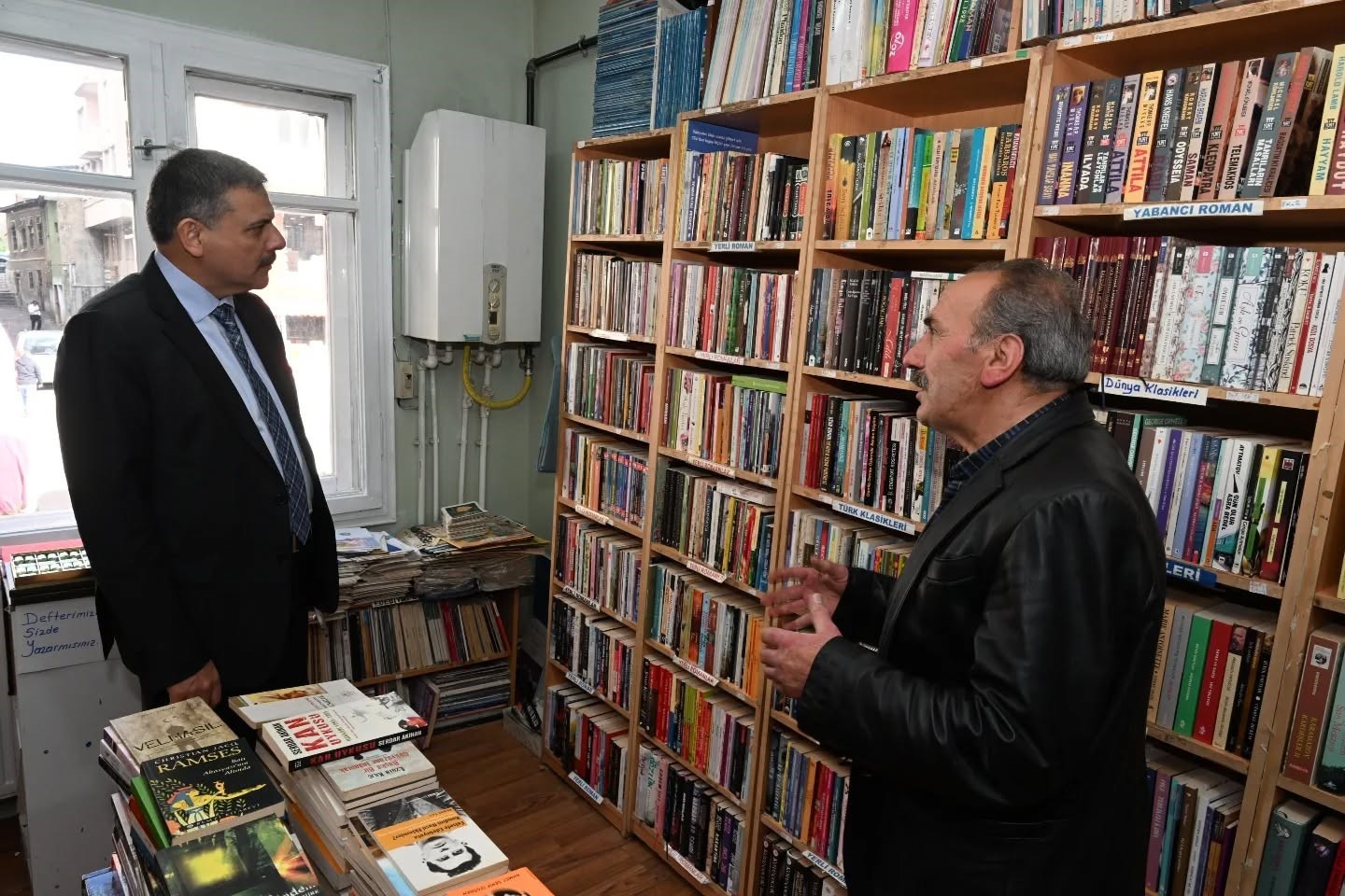 Vali Çiftçi’den, İnşirah Sahaf ve Kitabevine ziyaret