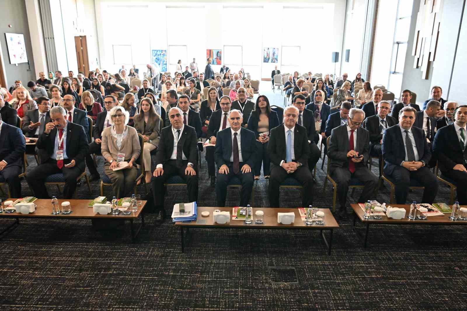 Manisa, Bağımlılık Psikiyatrisi Sempozyumuna ev sahipliği yaptı