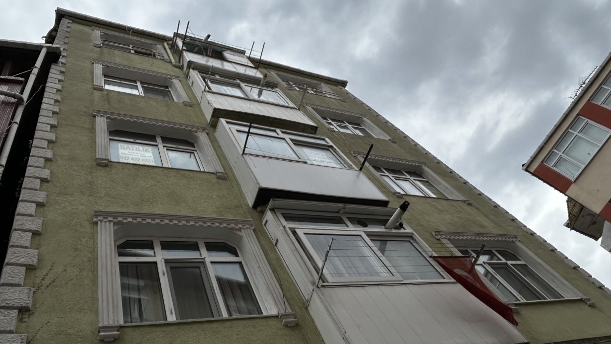 Fatih’te şüpheli ölüm: Bir kadın 5. kattan düştü, hayatını kaybetti