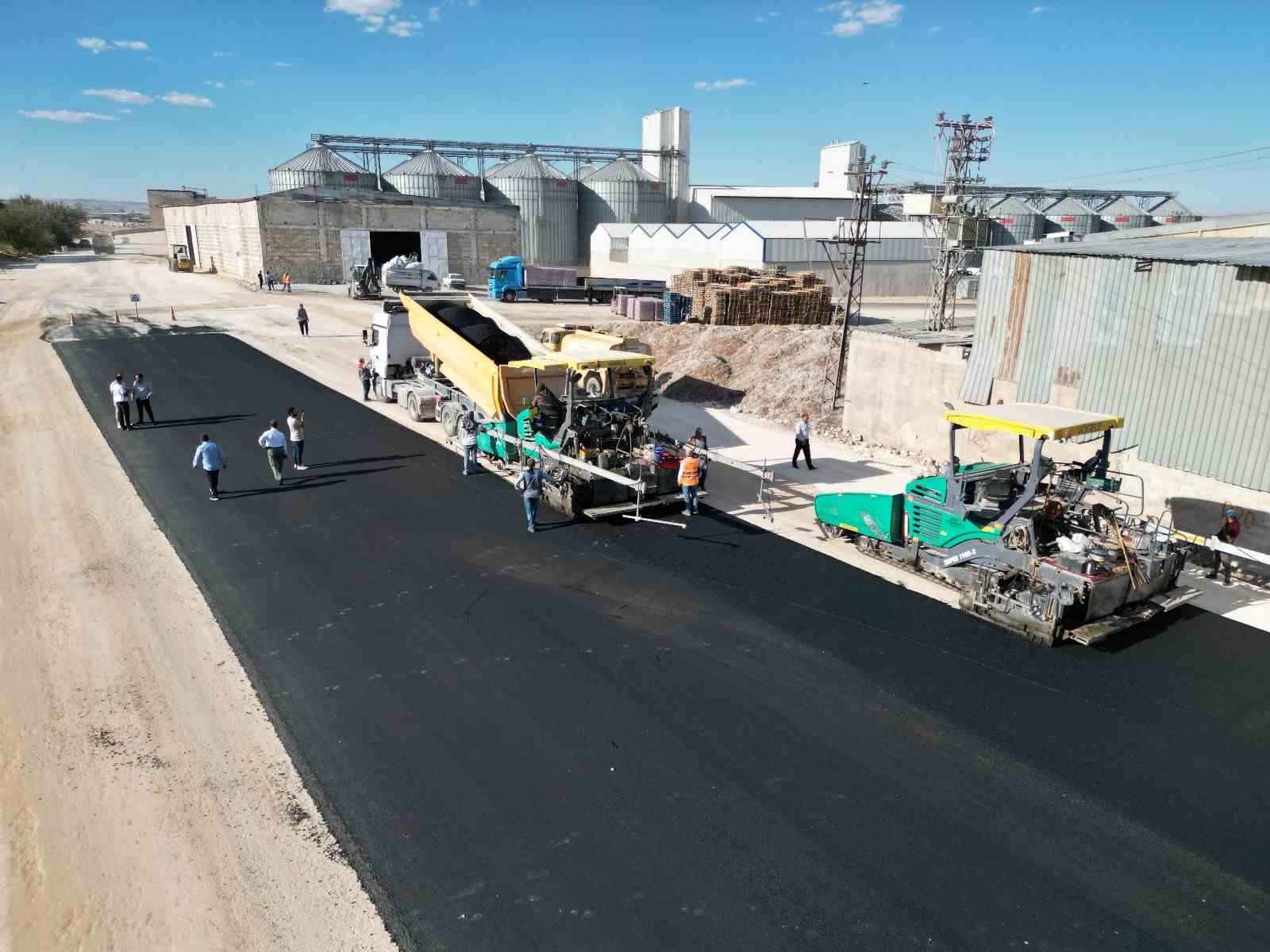 Büyükşehir Belediyesi kentteki yol ihtiyacını gideriyor