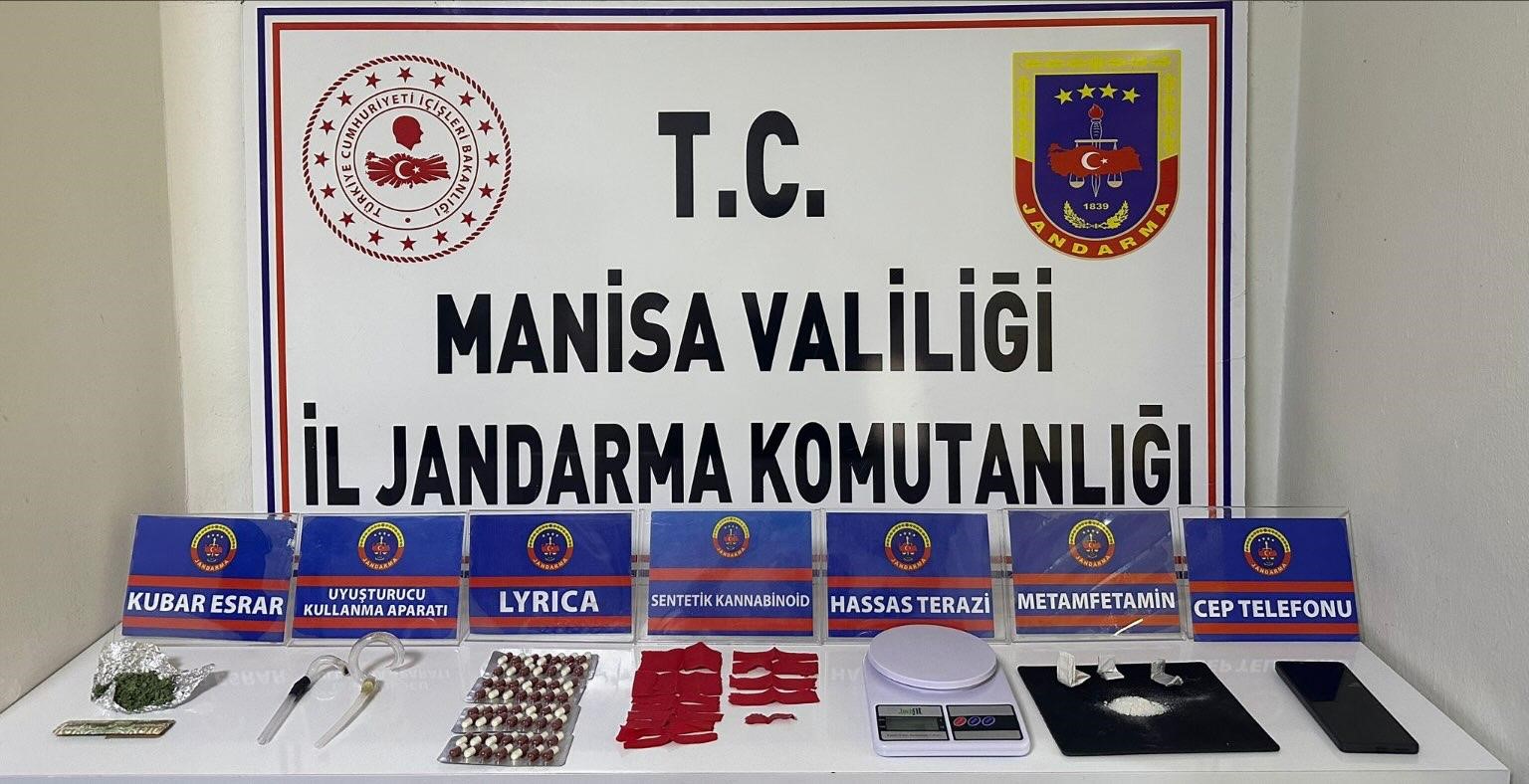 Salihli’de jandarma uyuşturucu tacirini suçüstü yakaladı