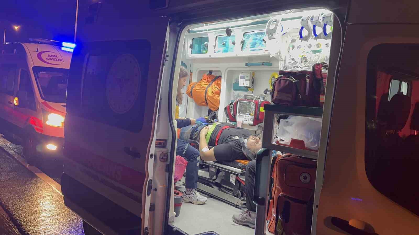 Kocaeli’de feci kaza: Sürücü yola fırladı, araç ters döndü