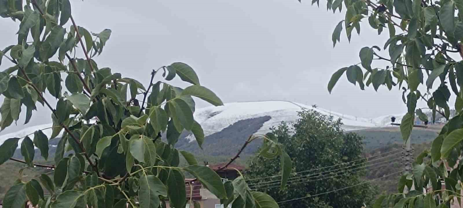 Ladik Akdağ’a mevsimin ilk karı düştü