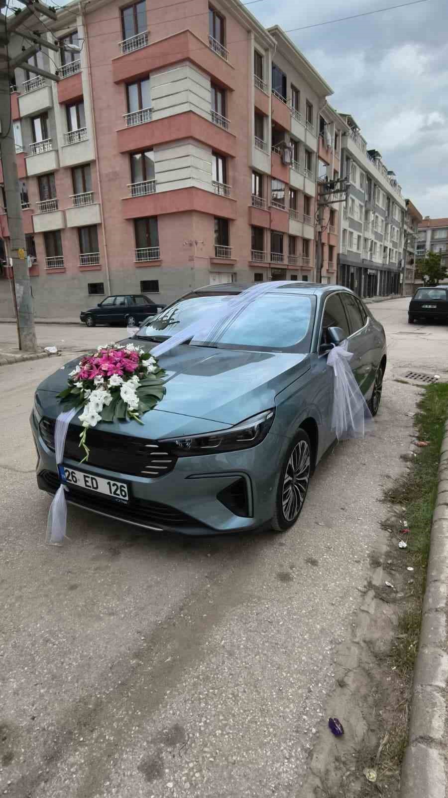 Gelin arabası yapılan Togg ilgi odağı oldu