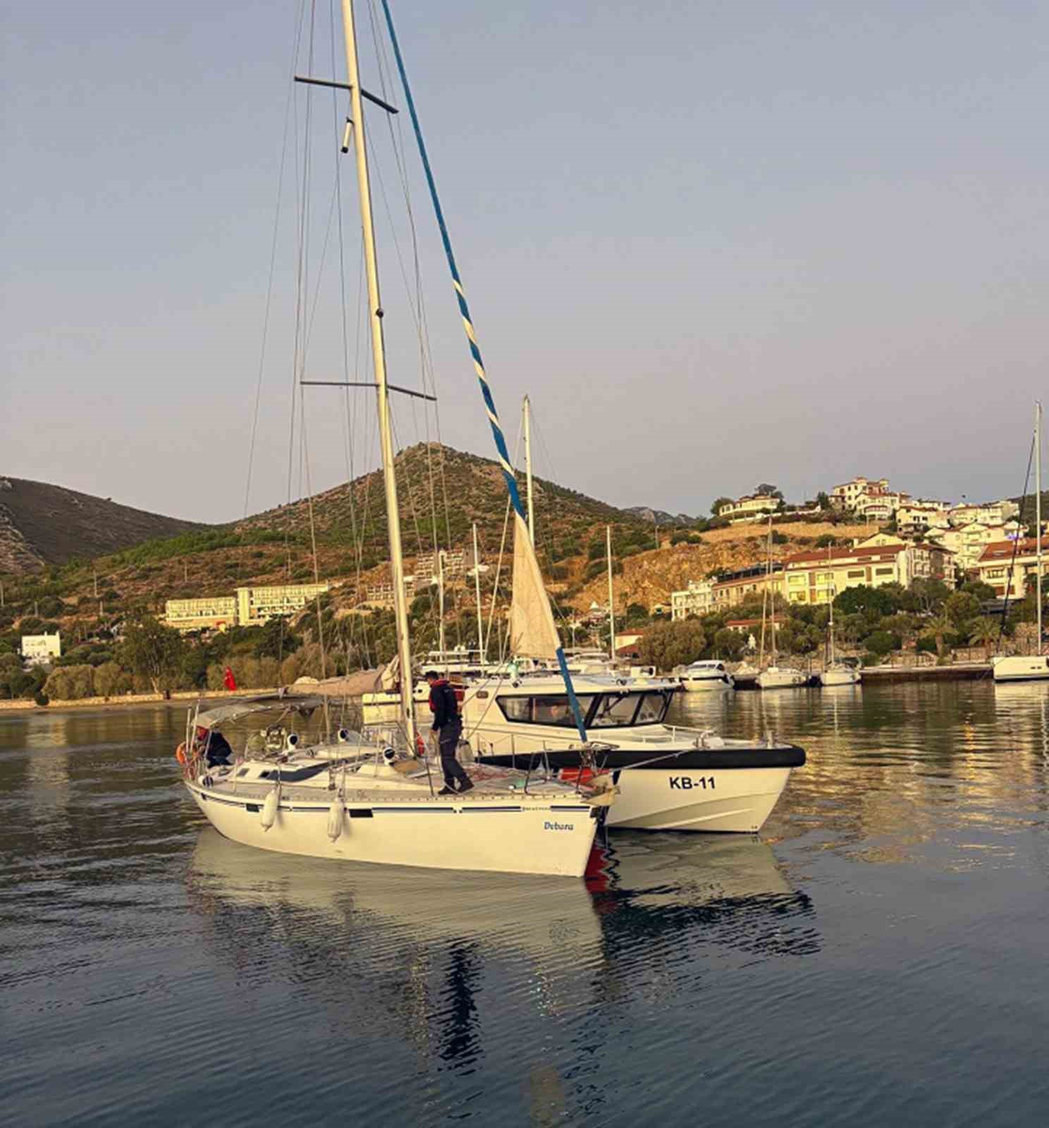 Datça’da yelkenli teknede 42 düzensiz göçmen ve 2 göçmen kaçakçısı yakalandı