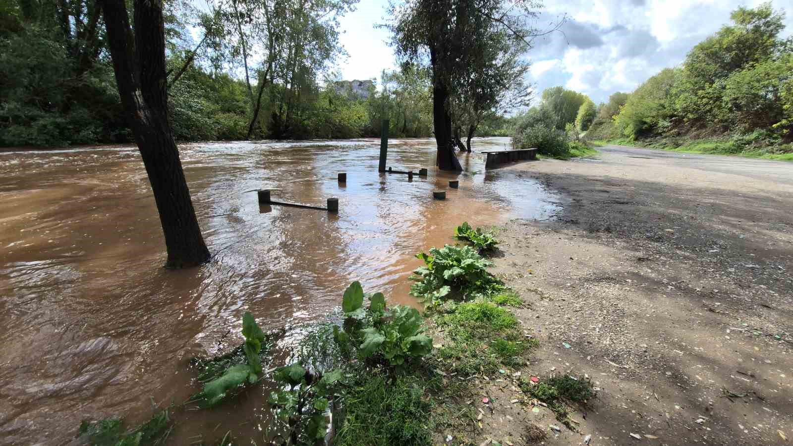 Bartın Irmağı taşmaya başladı