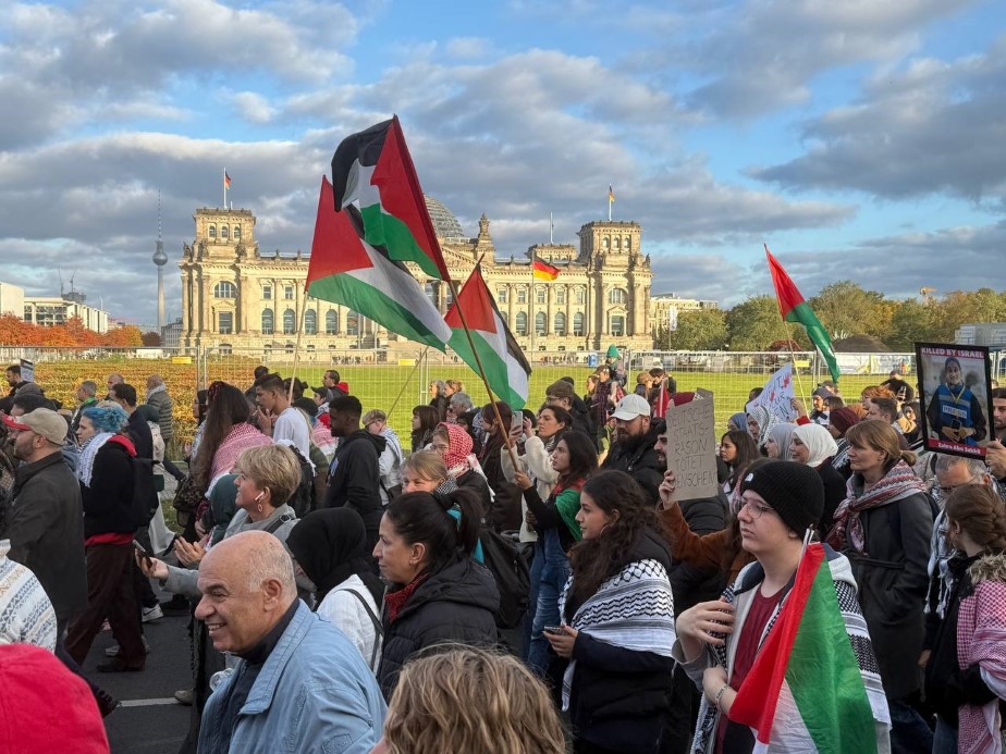 Gazze’de ateşkes sonrası Berlin’de 16 bin kişi Filistin'e destek gösterisinde buluştu