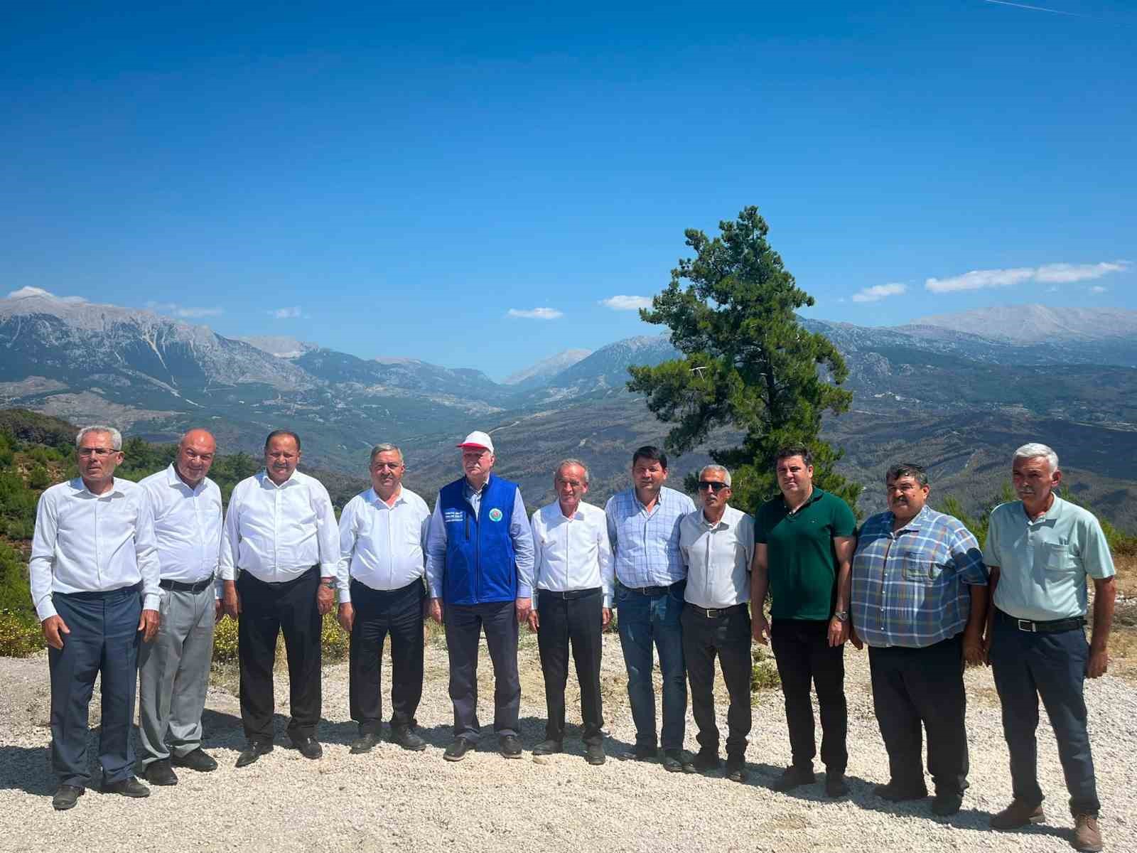 tzob-genel-baskani-bayraktar-seydikemer-deki-yangin-bolgesinde-incelemelerde-bulundu