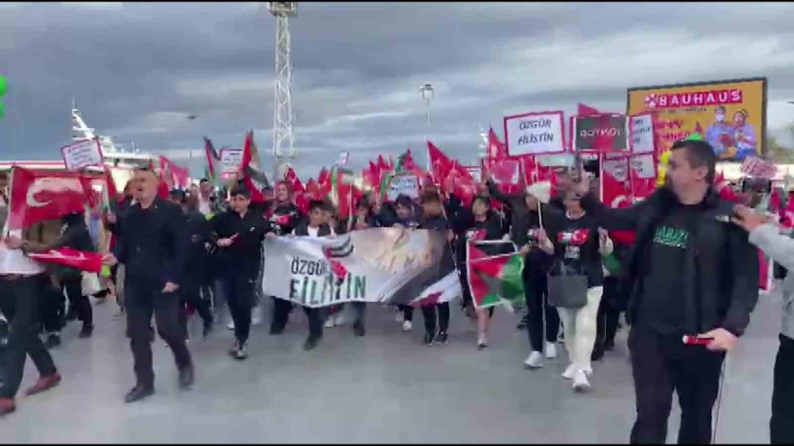 Burgaz Gençlik Derneği’nden Filistin’e destek yürüyüşü