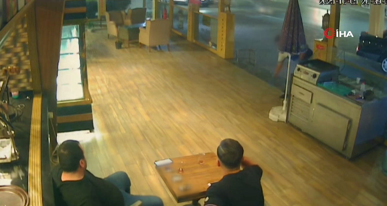 Pastaneye atılan pimi çekilmemiş bombanın yeni görüntüleri ortaya çıktı