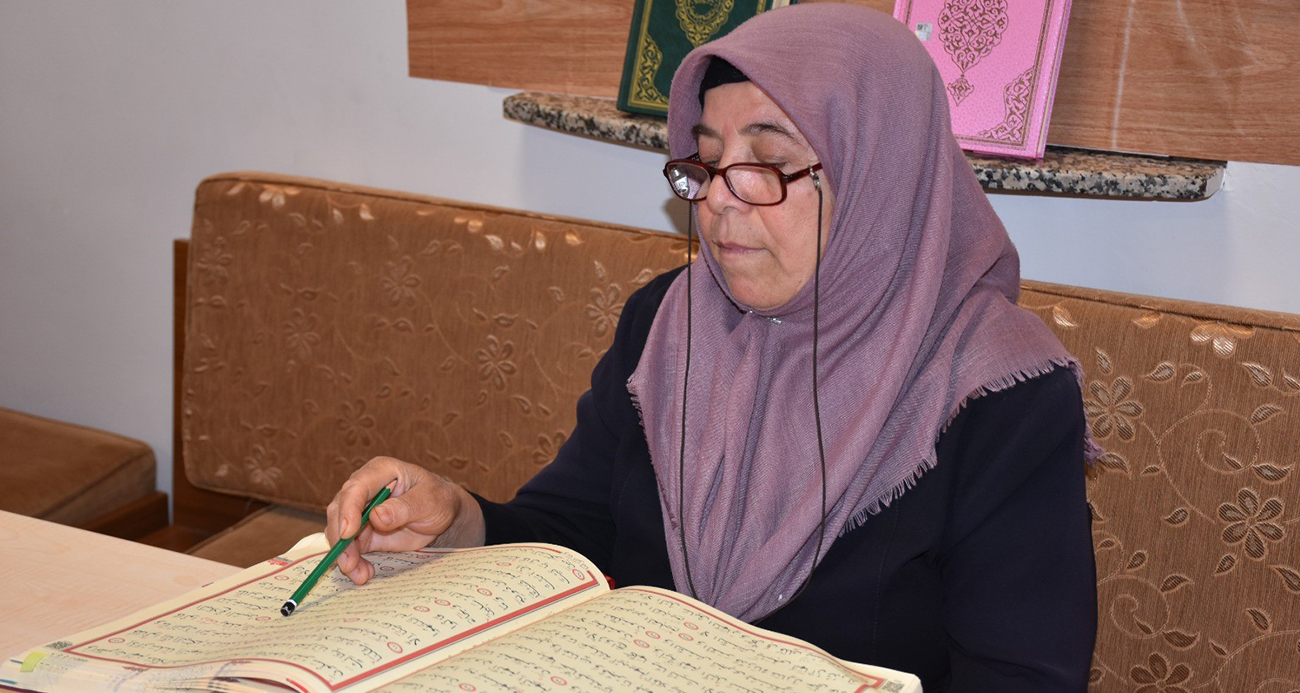 70 yaşında Kur’an-ı Kerim okumayı öğrendi