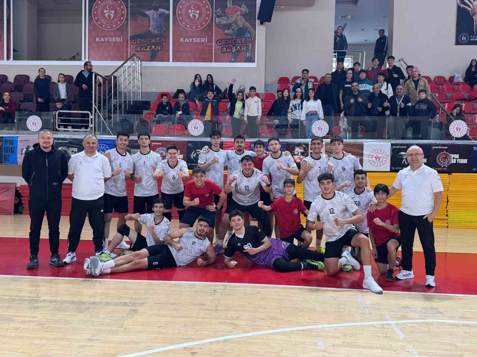 Kayseri Elit Voleybol, lige galibiyetle başladı