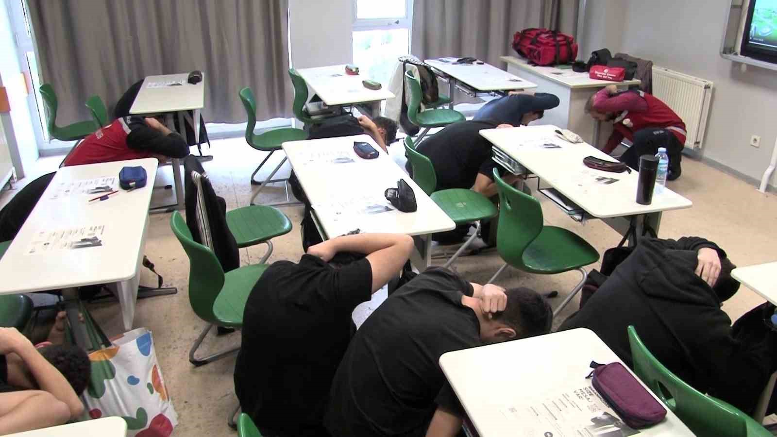 Okullarda afet alarmı: 3 milyon öğrenci aynı anda tatbikat yaptı