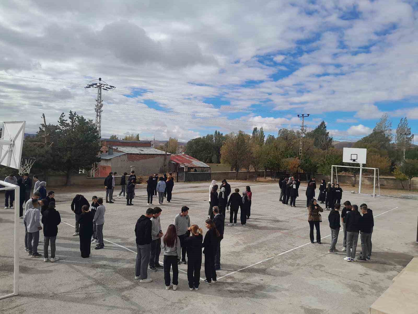 Aydıntepe’deki tüm okullarda tahliye tatbikatı yapıldı