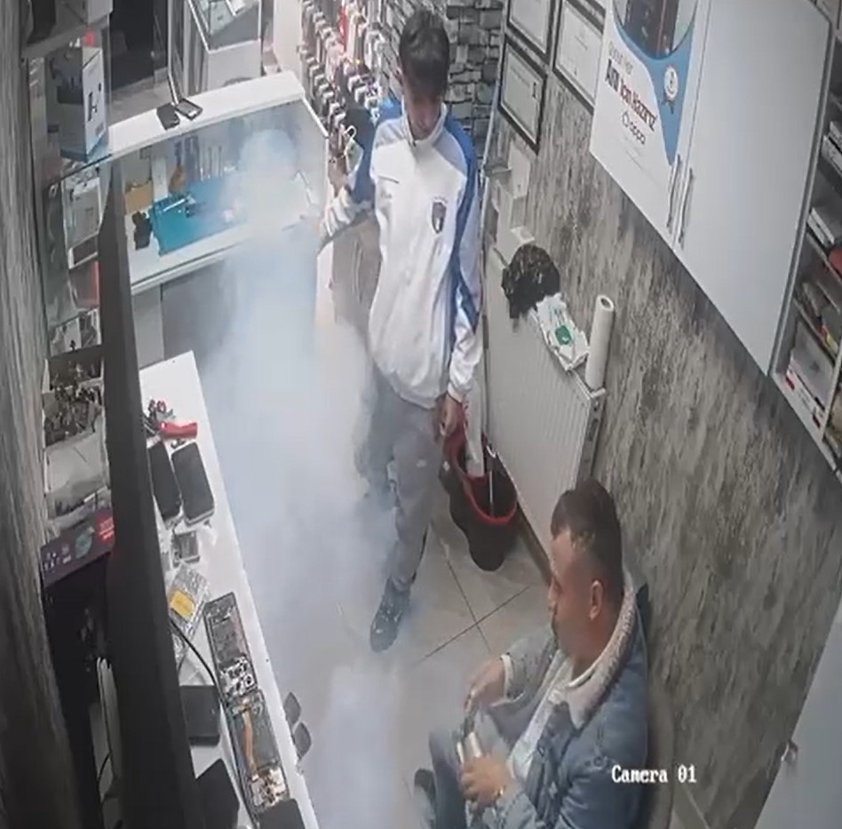 Arızalanan batarya tamir edilirken alev aldı