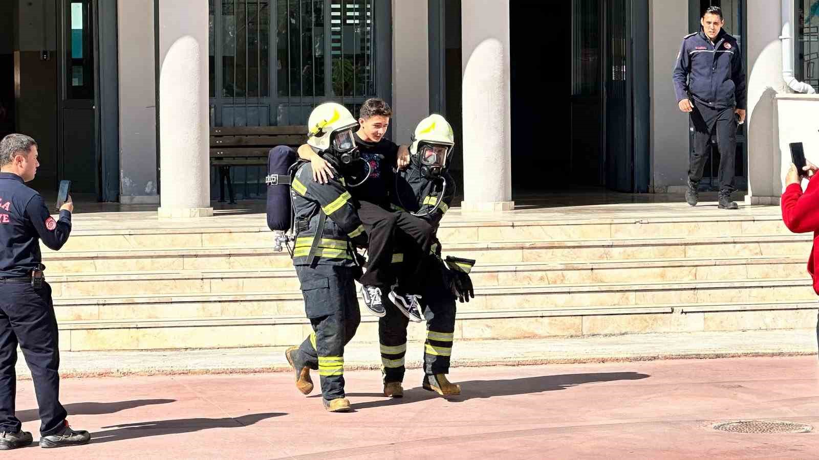 Menteşe’deki lisede deprem tatbikatı gerçekleştirildi