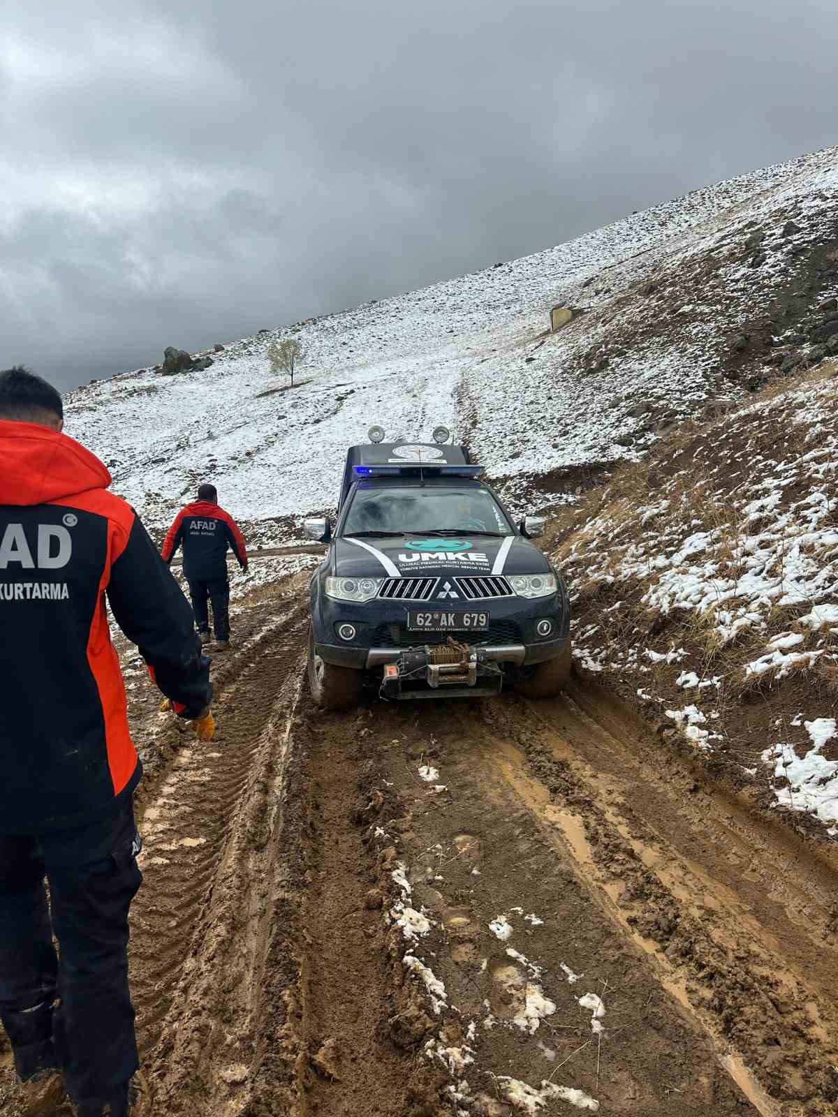 Tunceli’de ekipler hastalanan kadın için seferber oldu