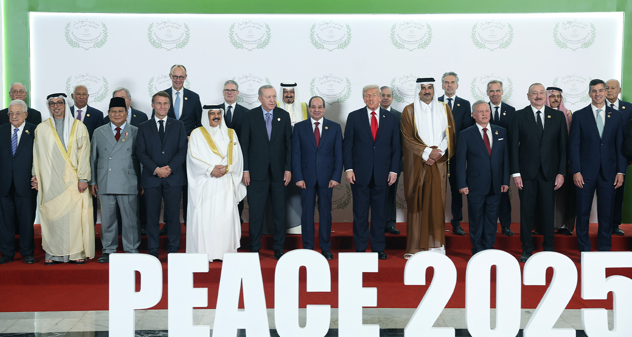 Mısır’daki Barış Zirvesi’ne katılan liderlerden aile fotoğrafı