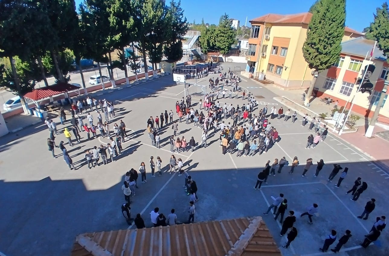 Mersin’de tüm okullarda eş zamanlı afet tatbikatı gerçekleştirildi