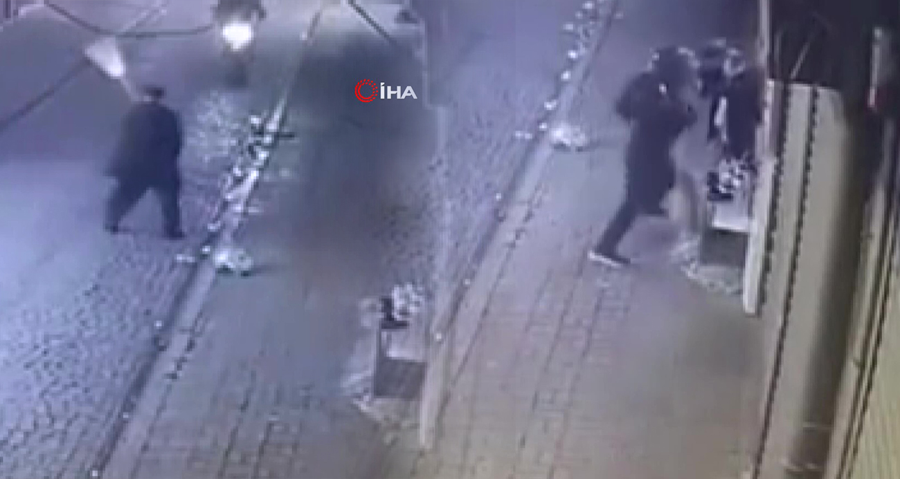 Fatih’te süpürgeli önlem: Hız yapan motosikletliyi durdurmaya çalışan yaşlı adamı böyle darp etti