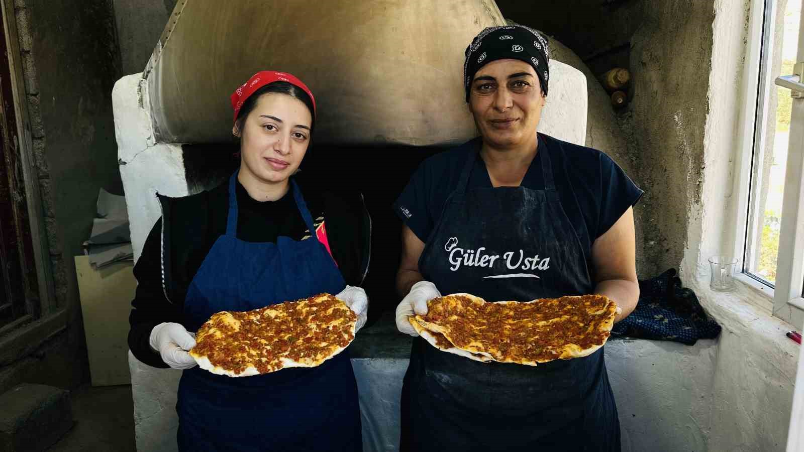 Yüksekova’da aile destanı: Bahçesinden topladı, evini lokantaya çevirdi