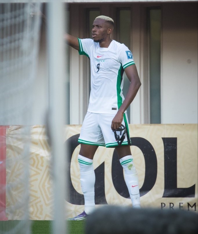 Nijerya, Victor Osimhen’in hat-trick yaptığı maç sonunda play-off biletini aldı