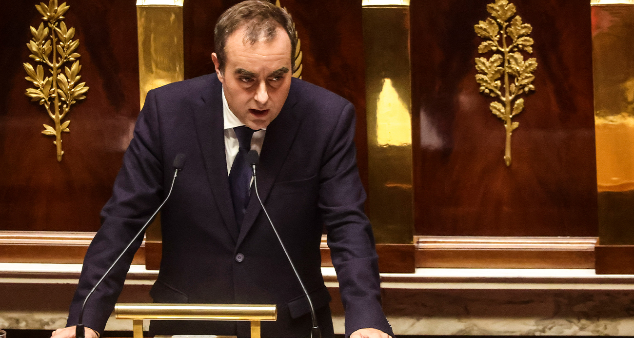 Fransa'da tartışmalı emeklilik reformu askıya alınacak