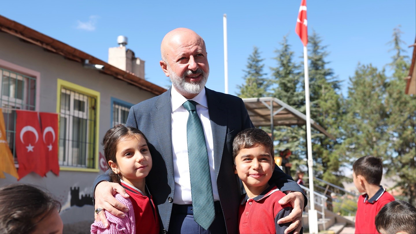 Başkan Çolakbayrakdar, Mahzeminli çocuklarla ‘Bir Dilim Mutluluk’ta buluştu