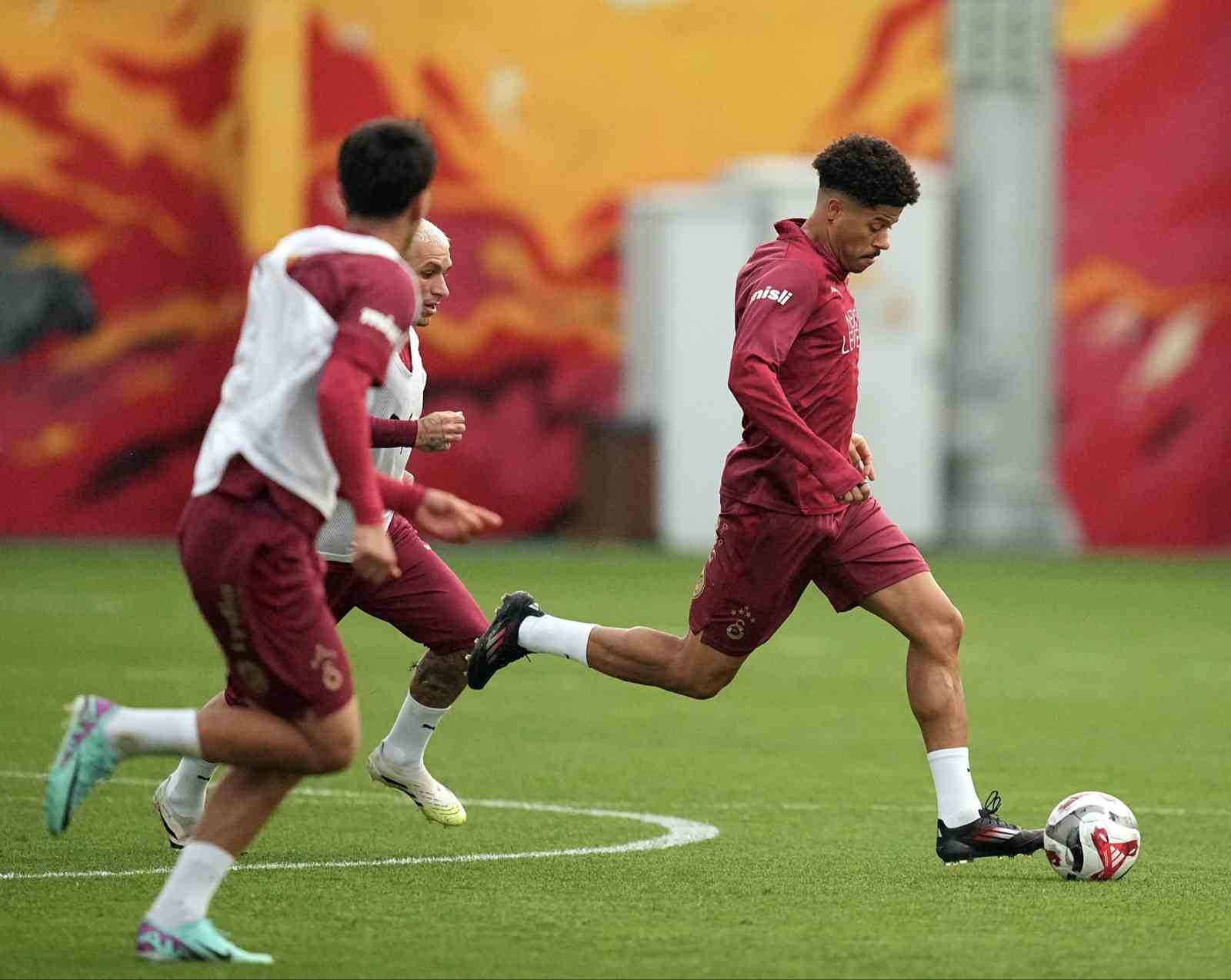 Galatasaray, Başakşehir maçı hazırlıklarını sürdürdü