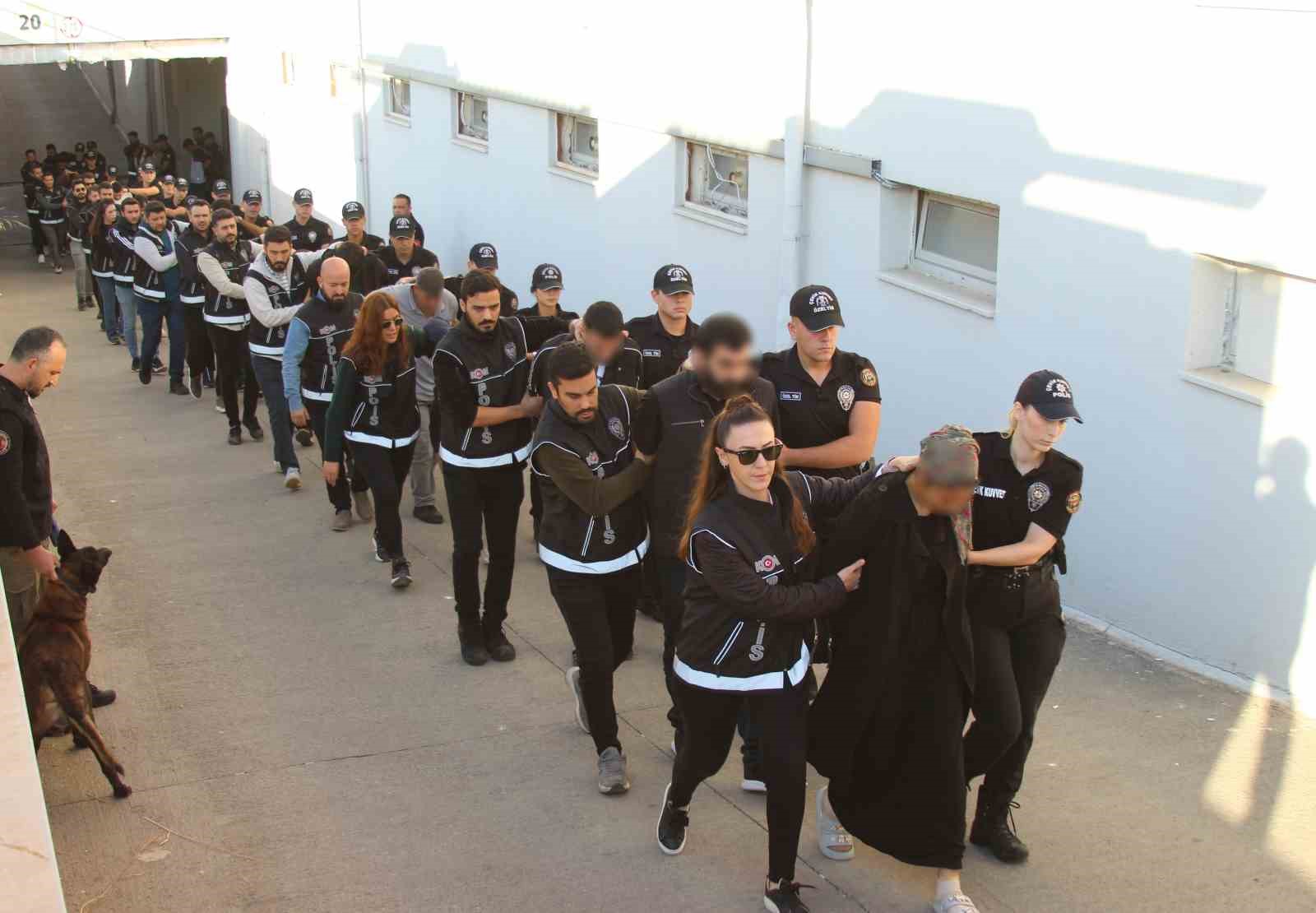 Helikopterlerin gözetiminde 