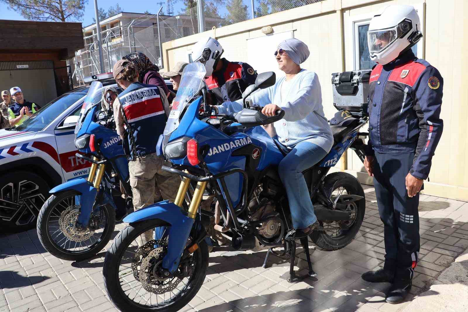 Kilis’te Huzur Konağı sakinleri jandarmaya misafir oldu