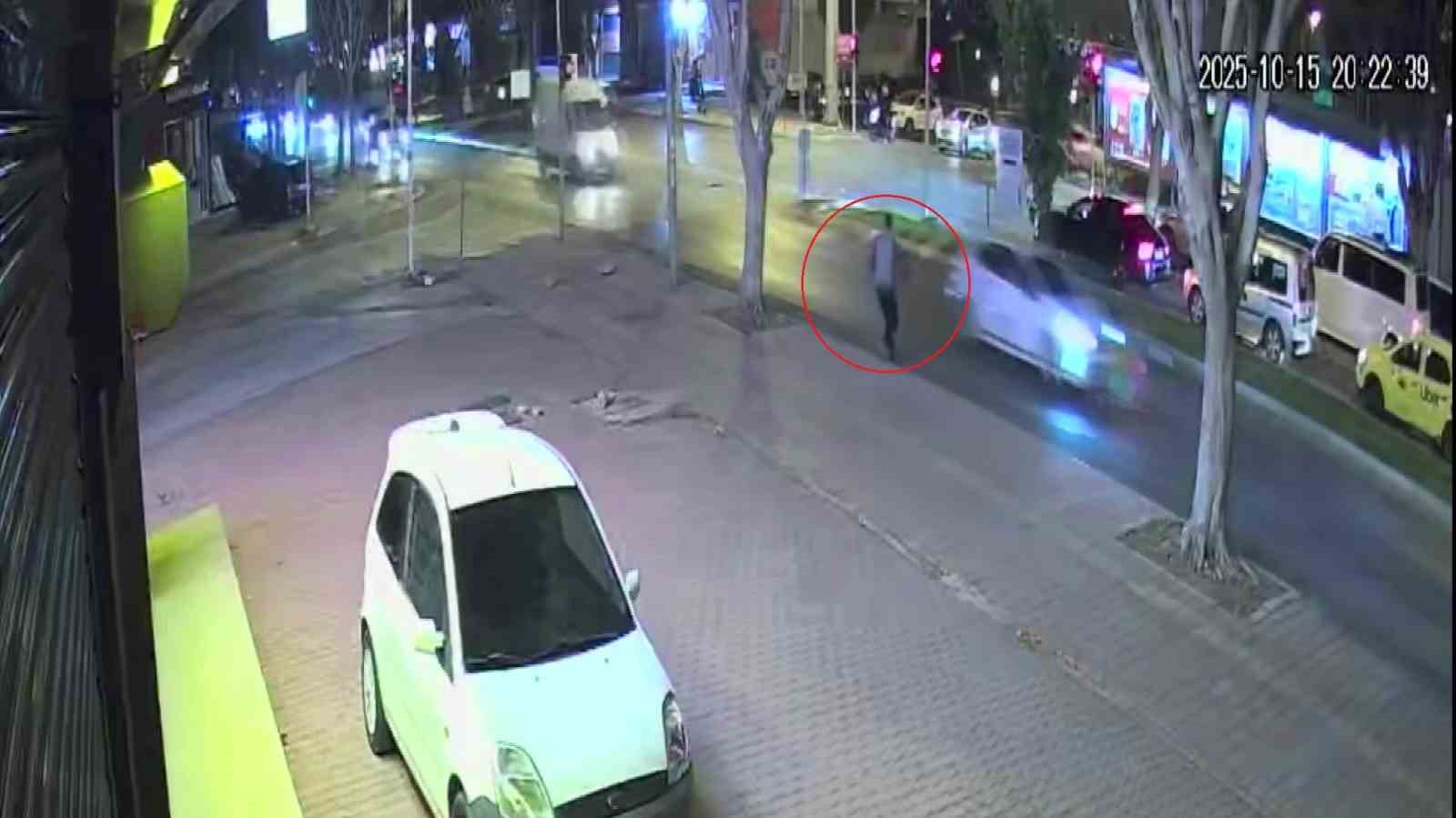 Antalya’da halk otobüsünün yayaya çarptığı kazanın güvenlik kamerası ortaya çıktı